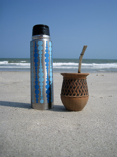 yerba mate na plaży