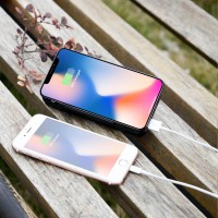 WIRELESS CHARGING POWERBANK MT6353 - Przenośne źródło energii z opcją ładowania bezprzewodowego, 10000 mAh, wyświetlacz, podpórka